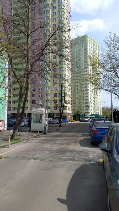 1 Поверх Ж К Паркові Озера Метро Дарниця Leilighet Kiev Eksteriør bilde