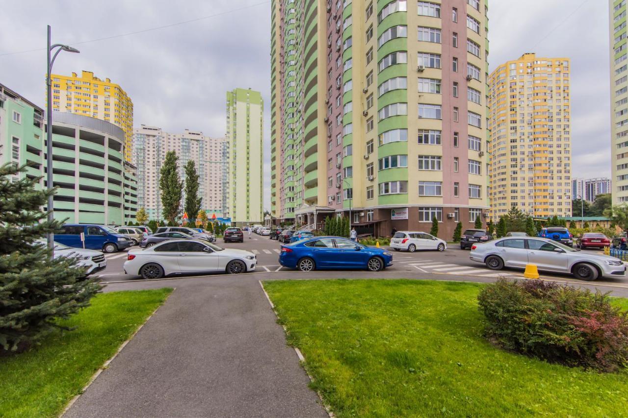 1 Поверх Ж К Паркові Озера Метро Дарниця Leilighet Kiev Eksteriør bilde